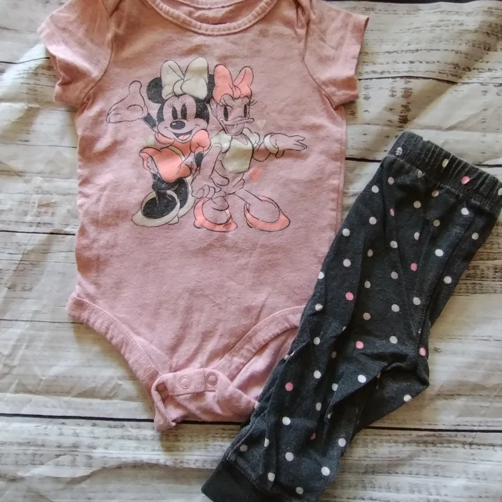 Outfit - Picture 1 of 3